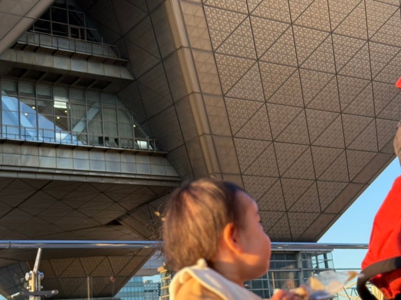 交差点から手を振って